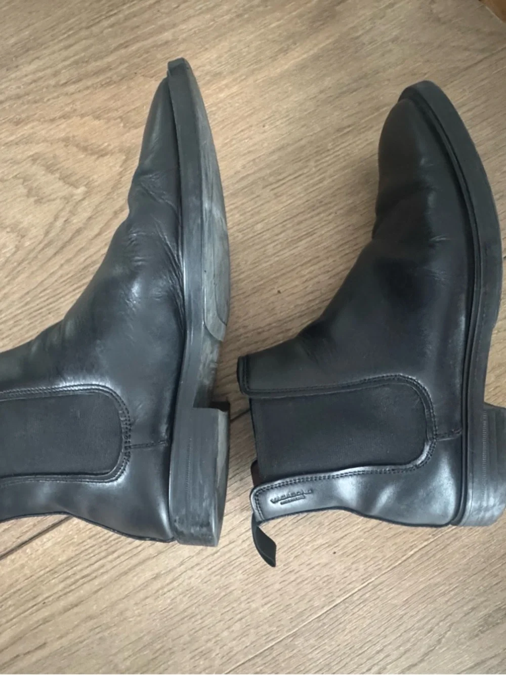 Vagabond black leather